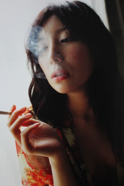 kaofetish:  喫煙顔。  Nakamura Miu さん。