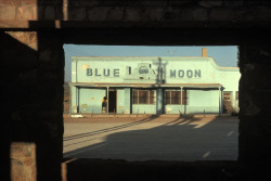 casadabiqueira:  Mexico. Naco, Sonora (Border). Outside a nightclub.