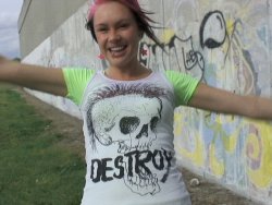 pi55ie:  Pink haired punk girl Vandal Vyxen drinks piss and fists