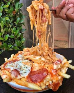 yummyfoooooood:  Pizza Loaded Fries