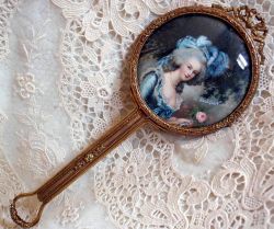 vivelareine:  Vintage ‘Marie Antoinette’ hand mirror [source: