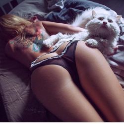 s-uiiciide:  inked girls - http://s-uiiciide.tumblr.comfollow