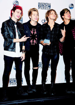 bjweled:  5 Seconds of Summer at the American Music Awards 2014.
