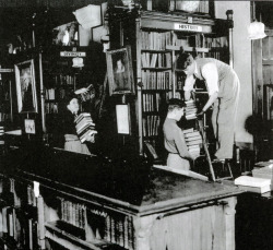 lostsplendor:  “Clifton College boys helping to move the library