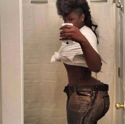 iluvbbwass:   get you a chocolate thick ass Sista  #iluvbbwass