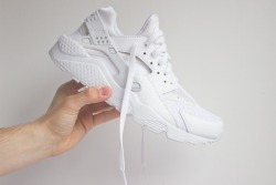 princeinjeans:  All white Sneakers for Summer  Nike Air Huarache