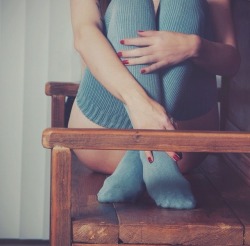 sleepinsidemysoul:  winter thigh highs functional and sexy as