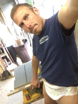 monstersamurai:  Padded in da garage, pwaying wif power tools.