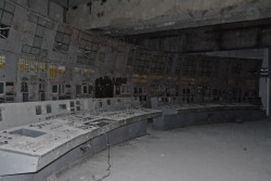 loo-moo:  destroyed-and-abandoned:  Chernobyl Reactor 4 Control