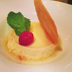 Heaven on Mothers Day ðŸ˜ðŸ® #paladar #flan #raspberry #mothersday #gulfstream #dinner #holiday #family #southflorida #hallandale #delicious #heaven #sweets  (at Paladar Latin Kitchen &amp; Rum Bar)