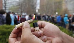 weedporndaily:  Charity gives free marijuana joints to homeless