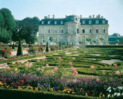 versaillesadness:  Château de Champ-sur-Marne, France. 