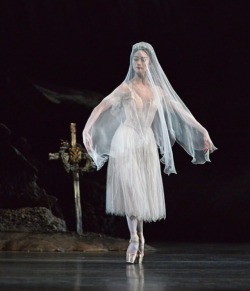 frankiehayward: Fumi Kaneko in Giselle   Photo: Dave Morgan 