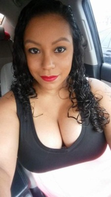 956rgvlatinas:  Look at this Latina hottie. Let’s like reblog