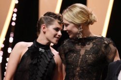 lbgtqshipper:get you a girl who looks at you like kristen stewart