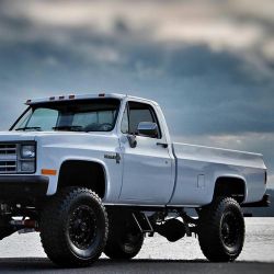 k5willy:  #squarebody #Chevy #lifted