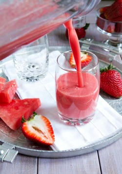 vegan-yums:  Watermelon Smoothie Cooler / Recipe