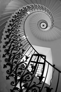 excelsior-praeteritum:  The Tulip Stairs, inside the Queen’s