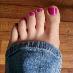 luv4hertoes:  footer:  #feet #foot #toes #nailpolish #barefoot
