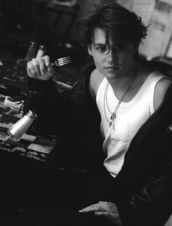 young johnny depp is just life._.