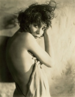  Delia Magaña, 1930 (Max Mun Autrey) 