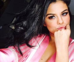 jelena-all-news:  selenagomez: @victoriassecret 💋