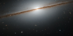 popmech:  Hubble’s Little Sombrero (by NASA Goddard Photo and