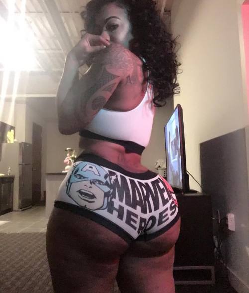 ratedthickent:  BRITTISH ROXANNE  This is a badd muthafucca right here! 