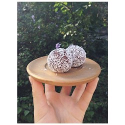 Who’s up for {chocolate peanut bliss balls} at mine? 😏🌸