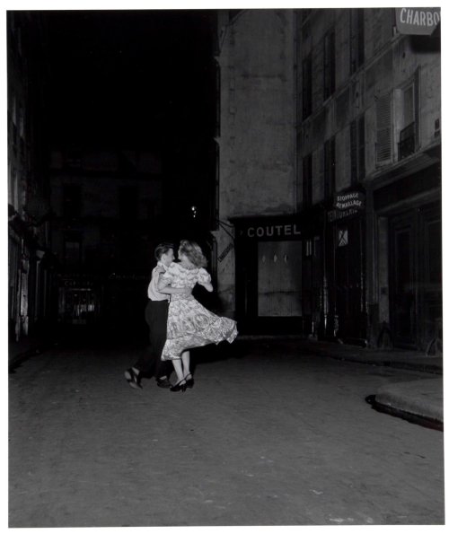 Robert Doisneau , La dernière valse du 14 juillet, Paris, 1949.