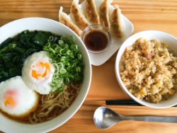 syokujirock:ワカメたまごラーメン、炒飯、餃子