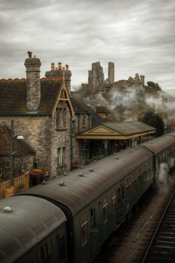 r2–d2: The Wizard Express by (stocks photography) 