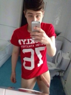 gaymaxim:  wanna be featured here? submit your hot selfies or