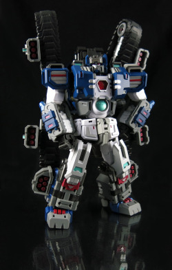 londonprophecy:  sinvraal:  Fortress Maximus Or rather, Perfect