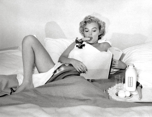 20th-century-man:Marilyn Monroe / photo by André De Dienes,