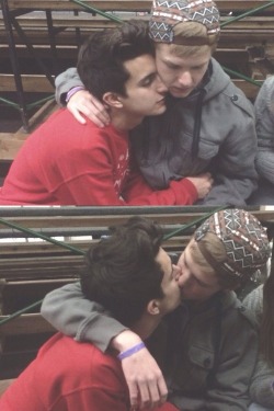 twoboysarebetter:  omgaylove:  http://omgaylove.tumblr.com/  more cute gay couples at:http://twoboysarebetter.tumblr.com