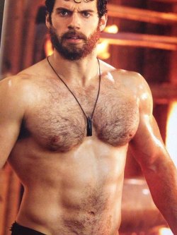 thy-kingdom-cum:  Henry Cavill 