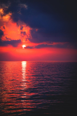 wavemotions:  Just a sunset by Xavier Frenoy
