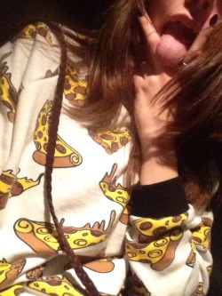 diedarlingdearest:  High. I’m wearing my pizza sweater. 