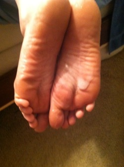 kissabletoes:  Here’s your chance boys. You tell me you want