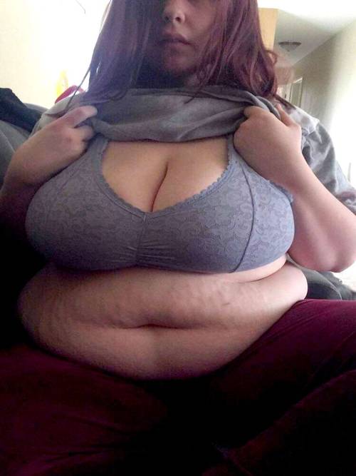 neptitudeplus:Her tits are so big, she has to lift her shirt