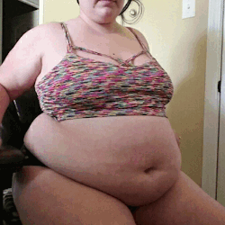 bbwpaizlee:  Tried to make a gif…not the best quality but oh well. 