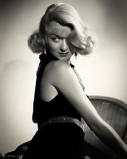 oldtimesgaze:Constance Bennett https://painted-face.com/