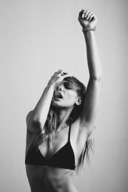 flatdaze:  Caroline Wilson represented by Viviens Model Management