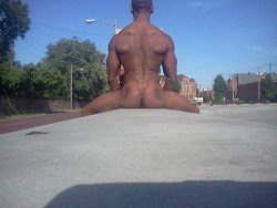 nakedpublicfun:  Risky exposure of a long black dick