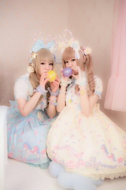 natsumi-hanasaki:Twins(*´ч ` *)  Model:Sora(Sax) Natsumi(Yellow)