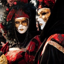 elosilla:  Carnival of Venice.  So creepy. So beautiful.