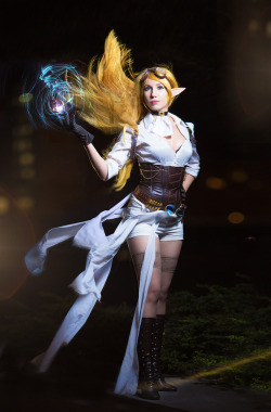 league-of-legends-sexy-girls:  Janna Cosplay