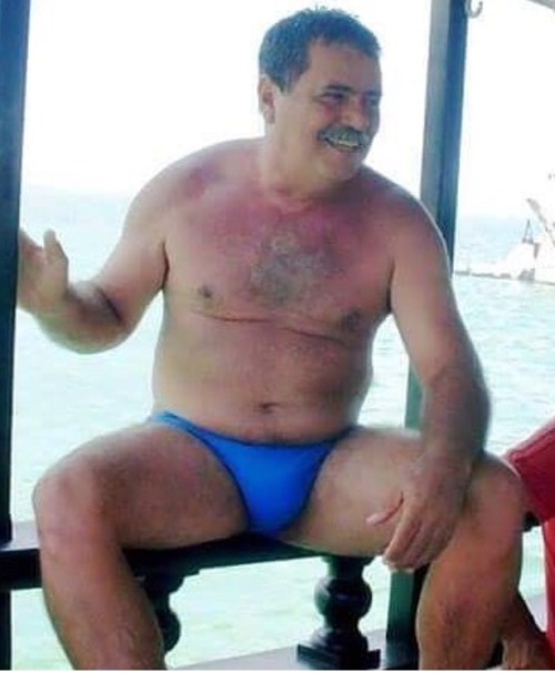 Oh, damn!!!This is a good looking uncut cock. 