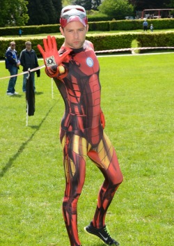 gsvalentine:  Another Harry Judd morphsuit photo!  OMG! Just